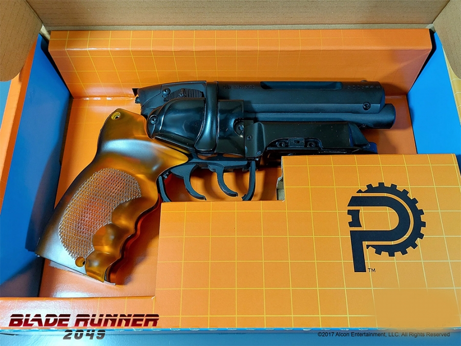 Blade Runner 2049 Deckard's Blaster Pro Series Prop Replica Model Kit - Click Image to Close