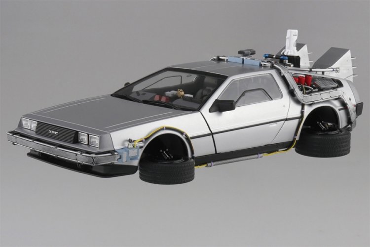 MJ◉ DeLorean DMC-12 Ⅱ　PARTII　➕フィギュア2体セット Amazon.com: Jada Toys Scale Model Compatible with DE LOREAN