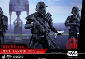 Star Wars Death Trooper Specialist (Deluxe Version) Action Figure