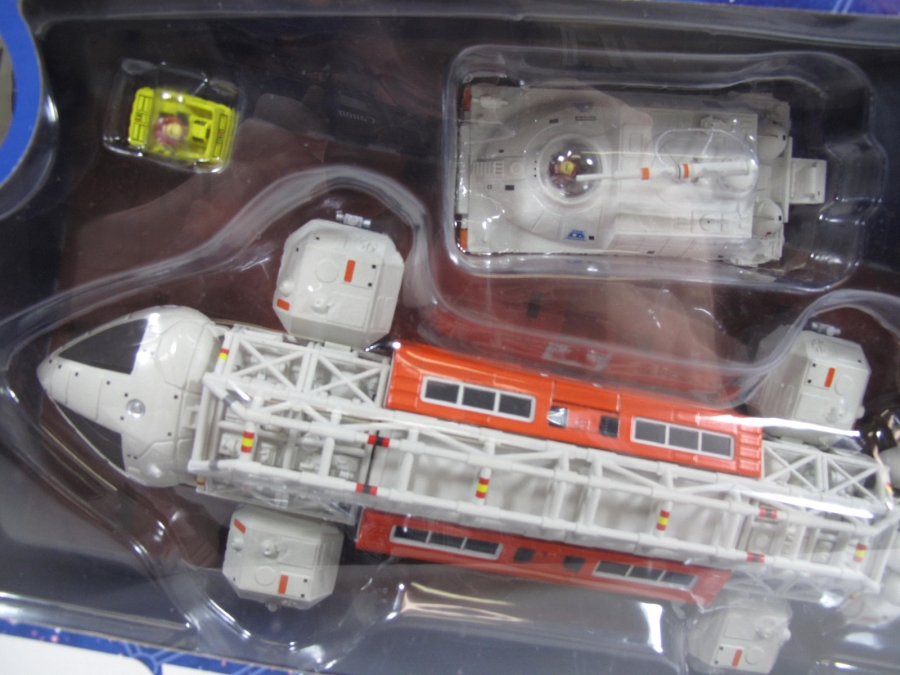Space 1999 Eagle Transporter 12" Die Cast Set 6: Breakaway Part 2 with Moon Tank by Sixteen 12 - Click Image to Close