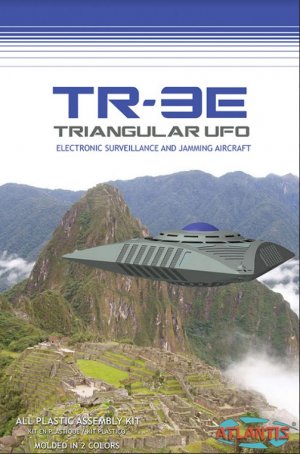 UFO TR3 Triangular U.F.O. Model Kt With Base