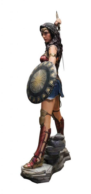 Wonder Woman Life-Size Statue Display - Click Image to Close