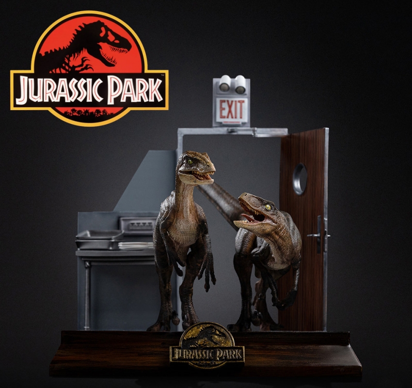 Jurassic Park Raptors at the Kitchen's Door 1/10 Scale Statue - Click Image to Close