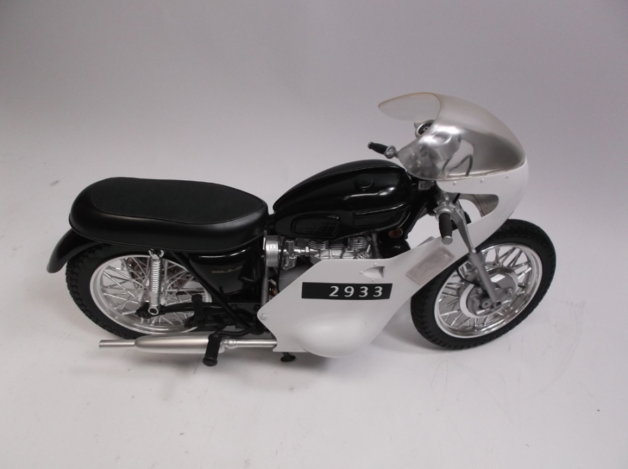 THX-1138 1/6 Scale Motorcycle Replica With Lights LIMITED EDITION - Click Image to Close