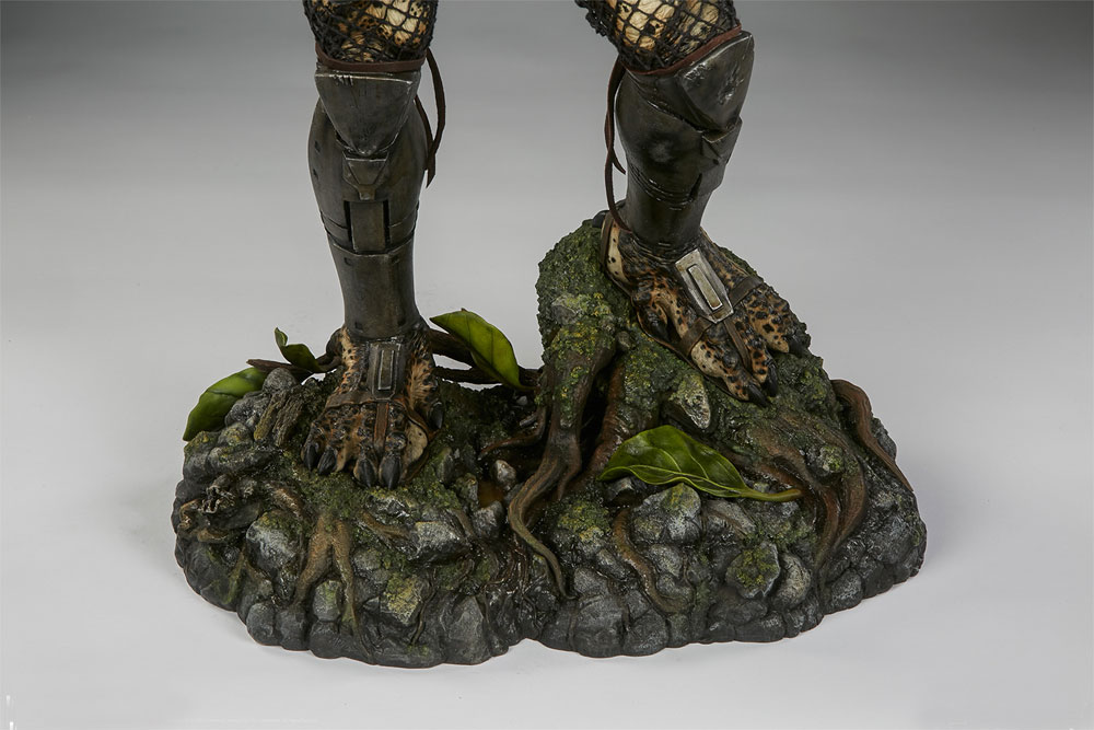 predator jungle hunter statue