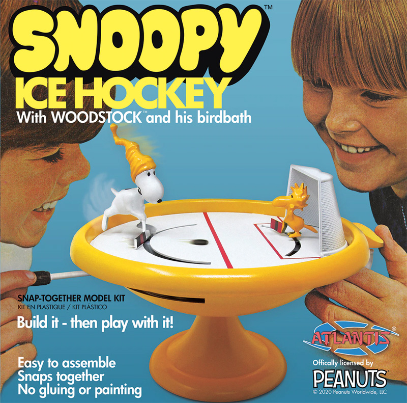 Snoopy Ice Hockey Game with Woodstock Snap Together Model Kit - Click Image to Close