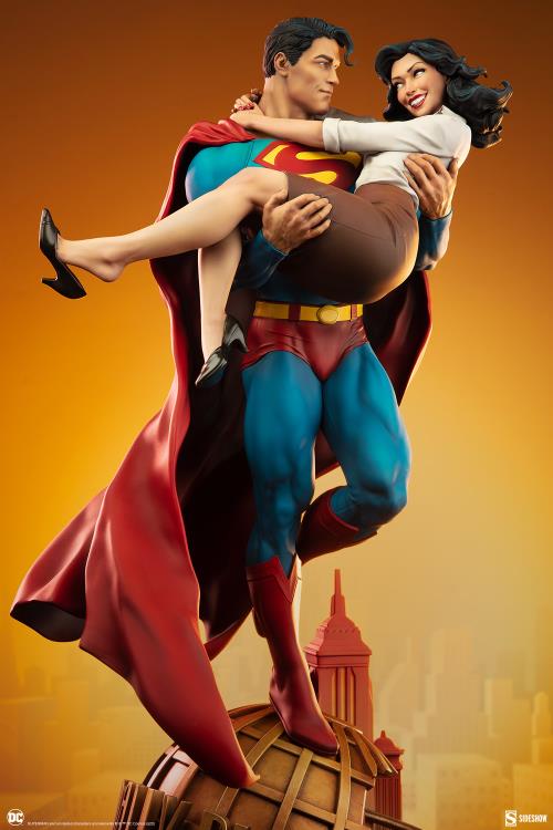 Superman and Lois Lane DC Comics 22 inch Diorama - Click Image to Close