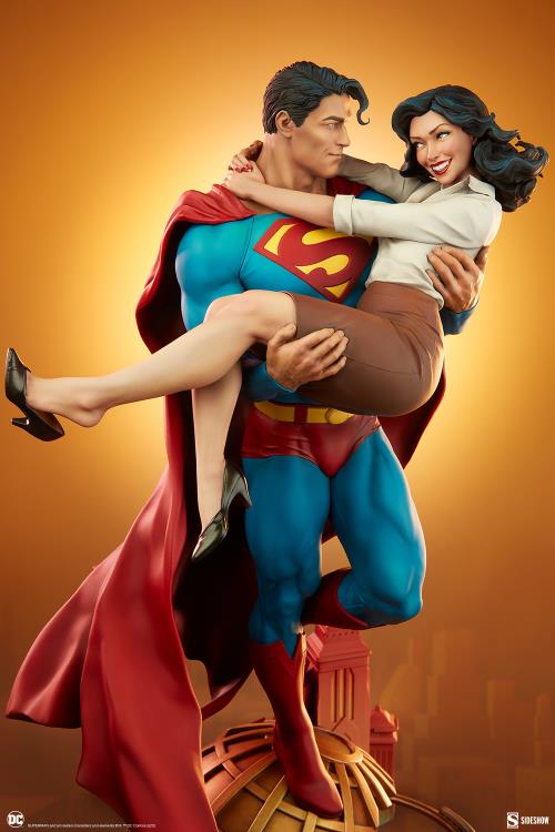 Superman and Lois Lane DC Comics 22 inch Diorama - Click Image to Close