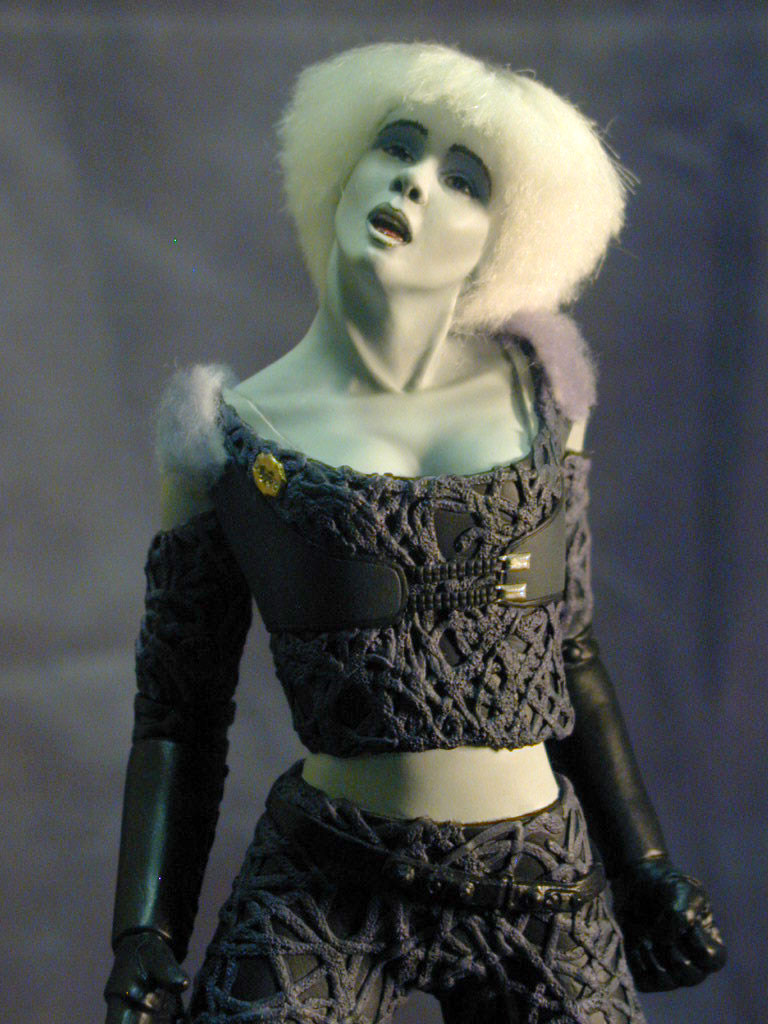Pip Sci-Fi Female Resin Model Kit - Click Image to Close
