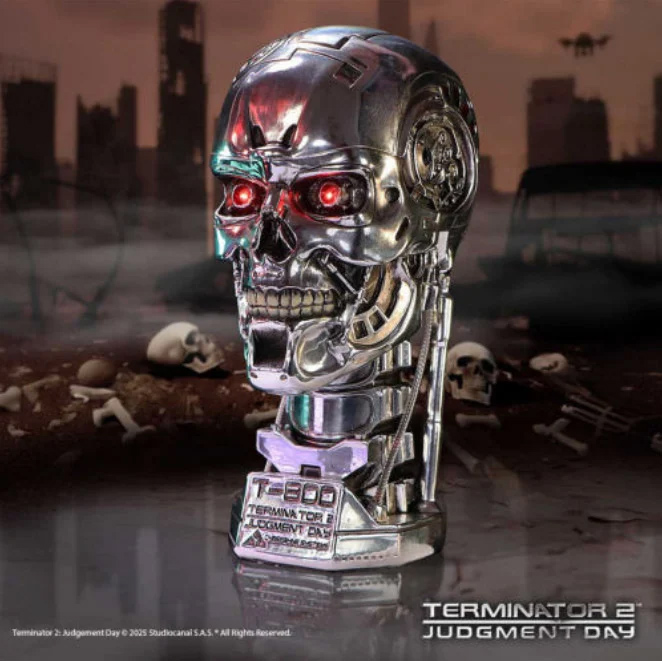 Terminator 2: Judgement Day T-800 Terminator Light-Up Bust - Click Image to Close