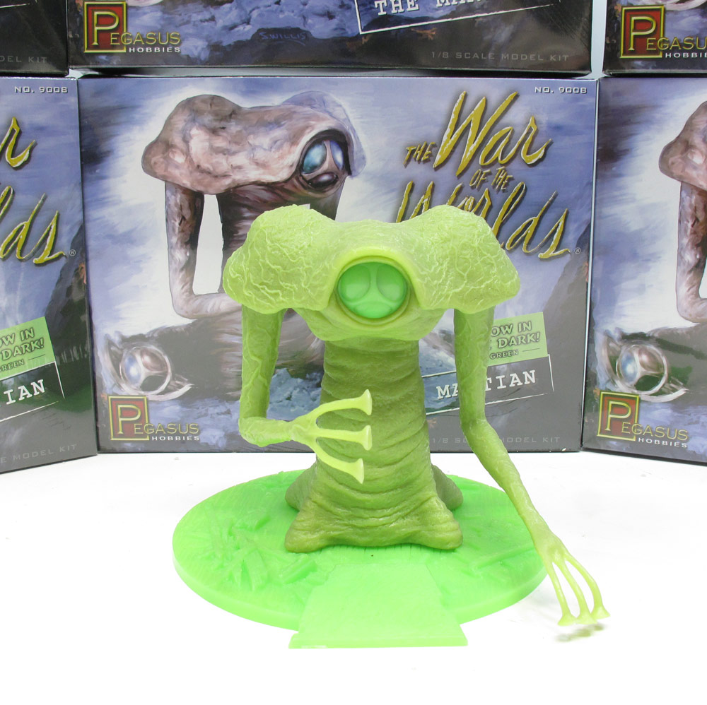 War of the Worlds 1953 1/8 Scale Martian GLOW Model Kit - Click Image to Close
