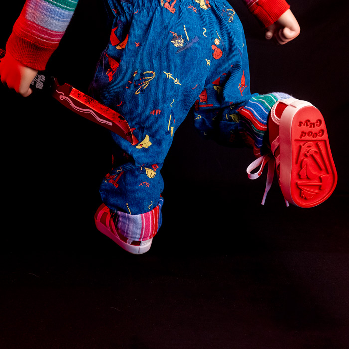 Child's Play Ultimate Chucky Life-Size Prop Replica - Click Image to Close