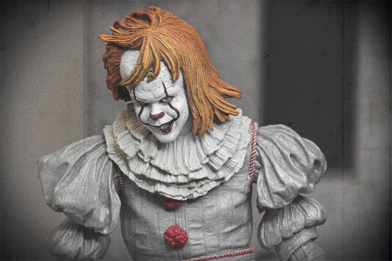 IT 2017 Pennywise Ultimate Wellhouse Version 7" Scale Figure - Click Image to Close