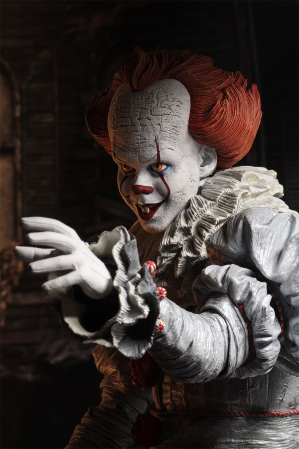 It 2017 Pennywise 1/4 Scale Figure by Neca - Click Image to Close