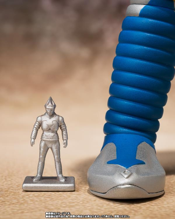 Godzilla vs. Megalon 1973 Jet Jaguar S.H.MonsterArts Figure - Click Image to Close