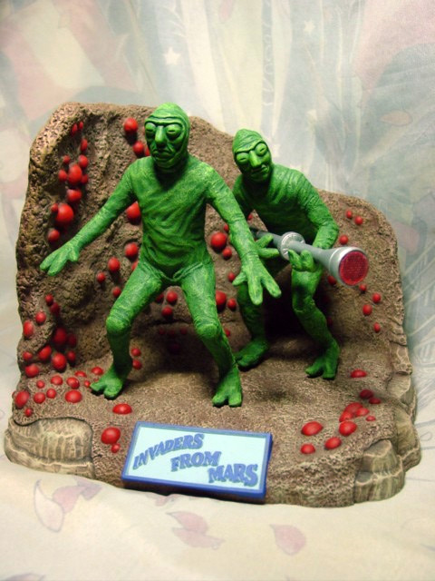 Invaders From Mars Martian Diorama Resin Model Kit - Click Image to Close