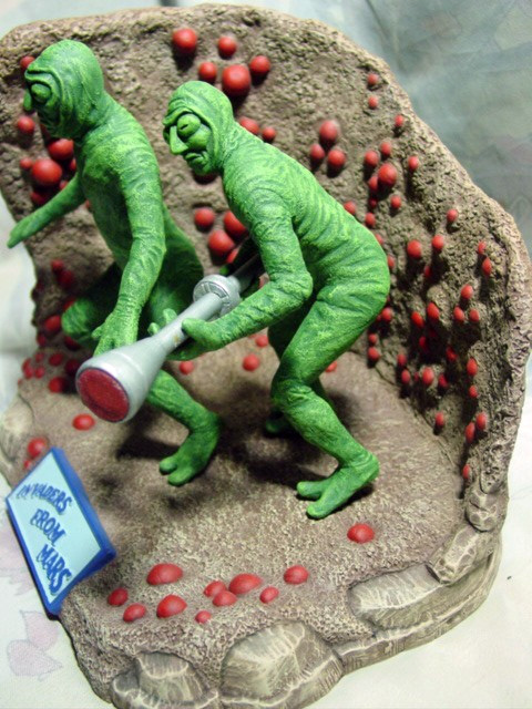 Invaders From Mars Martian Diorama Resin Model Kit - Click Image to Close