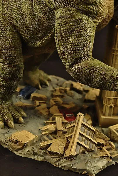 Giant Behemoth Big Ben Diorama Model Kit - Click Image to Close