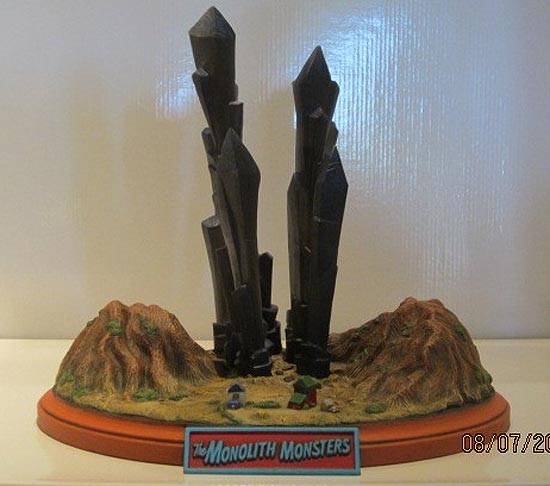 Monolith Monsters Giant Resin Model Kit - Click Image to Close