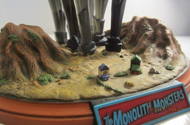 Monolith Monsters Giant Resin Model Kit - Click Image to Close