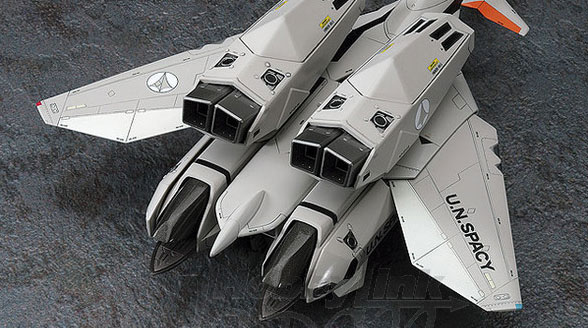 Macross Plus VF-11B Super Thunderbolt Valkyrie 1/72 Scale Model Kit by Hasegawa - Click Image to Close