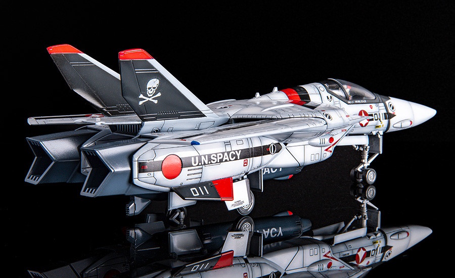 Macross 1/72 PLAMAX VF-1A/S Fighter Valkyrie (Hikaru Ichijo) Factory Edition Model Kit - Click Image to Close