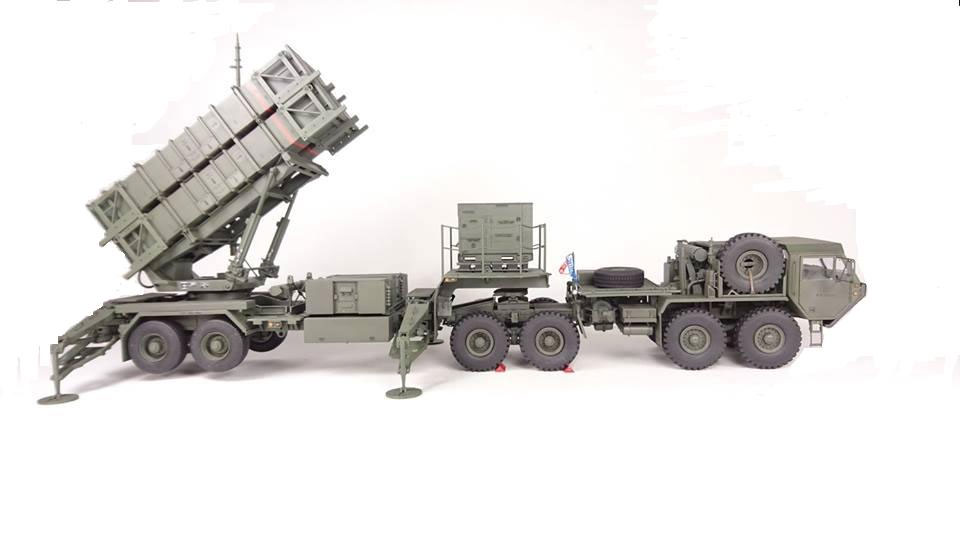 HEMTT M983 Tractor and M901 Patriot Missile PAC-2 Launch Station 1/35 Scale Model Kit - Click Image to Close