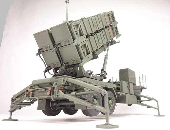 HEMTT M983 Tractor and M901 Patriot Missile PAC-2 Launch Station 1/35 Scale Model Kit - Click Image to Close