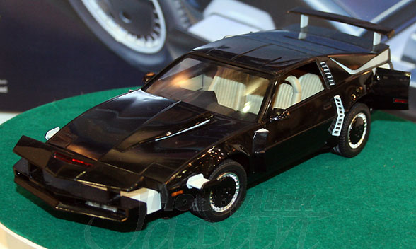 Knight Rider 1982 Season 4 K.I.T.T. Super Pursuit Mode 1/24 Scale Model Kit by Aoshima - Click Image to Close