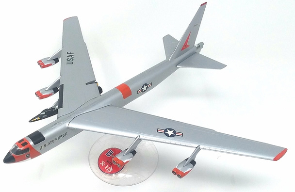 Boeing B-52 with X-15 1/175 Scale Plastic Model Kit - Click Image to Close