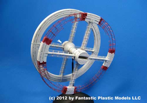 2001: A Space Odyssey Space Station V Model Kit - Click Image to Close