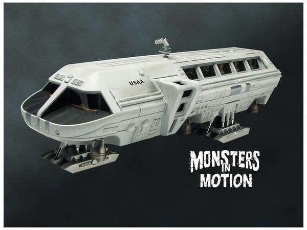 2001: A Space Odyssey AURORA Moon Bus Plastic Model Kit Moebius (Version B) - Click Image to Close