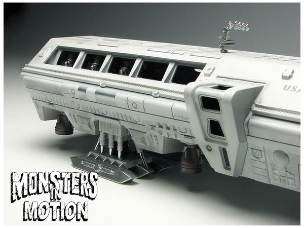 2001: A Space Odyssey AURORA Moon Bus Plastic Model Kit Moebius (Version B) - Click Image to Close
