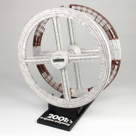 2001: A Space Odyssey Space Station V "Space Wheel" 1/2600 Model Kit by Moebius - Click Image to Close