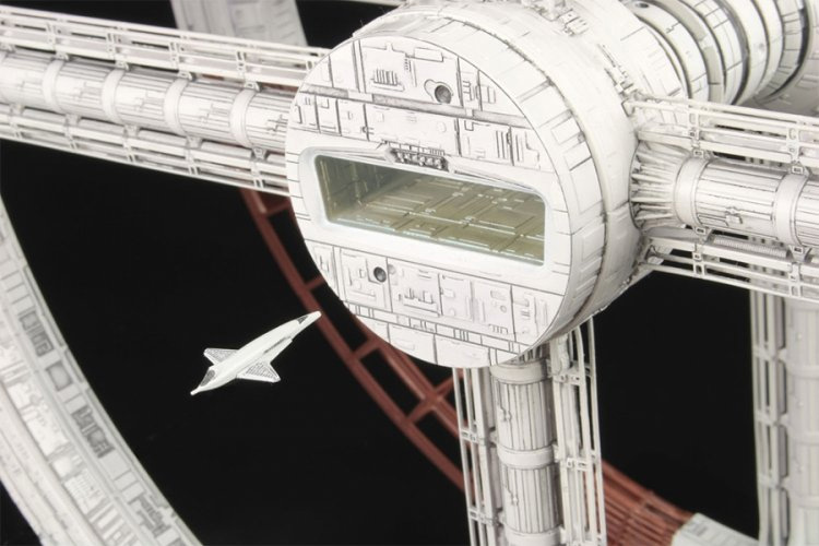 2001: A Space Odyssey Space Station V "Space Wheel" 1/2600 Model Kit by Moebius - Click Image to Close