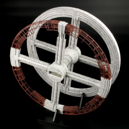 2001: A Space Odyssey Space Station V "Space Wheel" 1/2600 Model Kit by Moebius - Click Image to Close