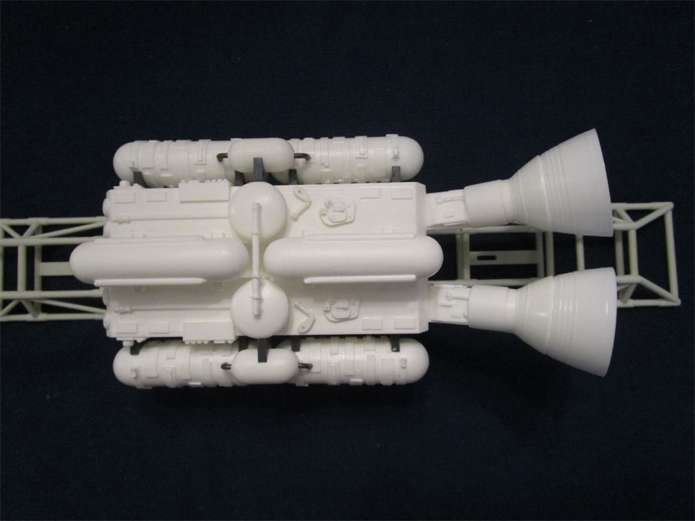 Space 1999 Eagle Transporter 22" Long 1/48th Scale Spine Booster Pack Model Kit - Click Image to Close