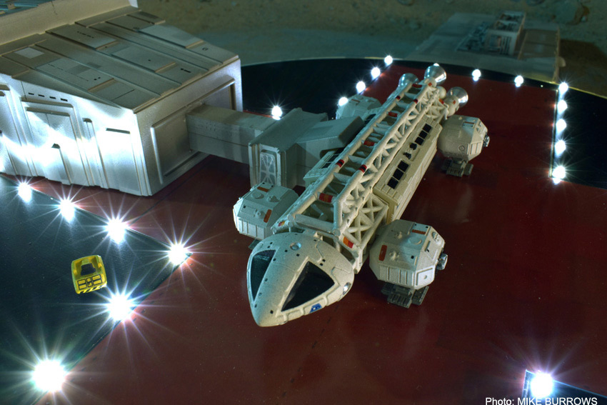 Space 1999 5.5 Inch Electronic Alpha Eagle Launch Pad with Micro Eagle Transporter, Lights and Sound - Click Image to Close