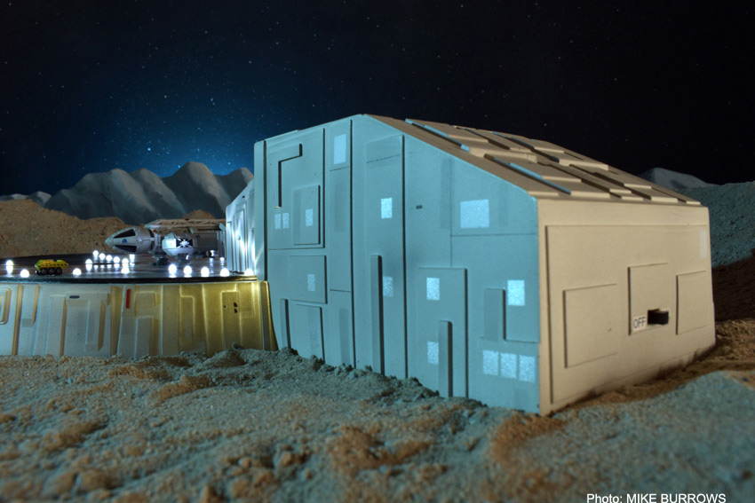 Space 1999 5.5 Inch Electronic Alpha Eagle Launch Pad with Micro Eagle Transporter, Lights and Sound - Click Image to Close