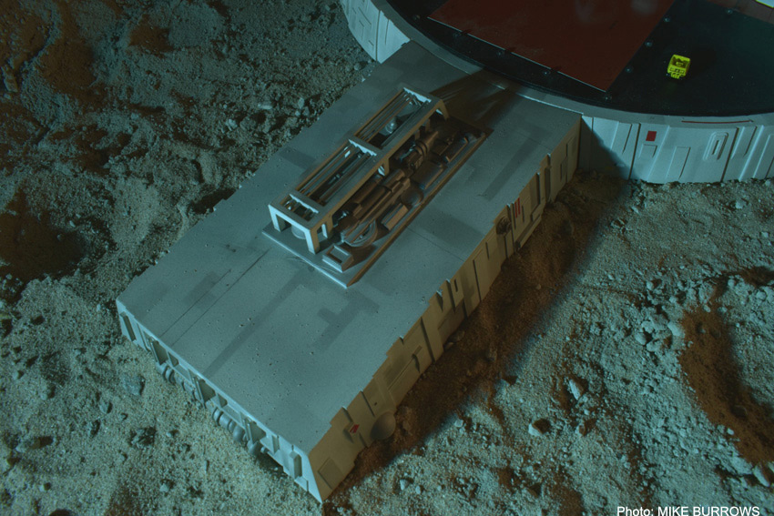 Space 1999 5.5 Inch Electronic Alpha Eagle Launch Pad with Micro Eagle Transporter, Lights and Sound - Click Image to Close