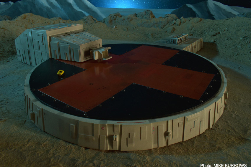 Space 1999 5.5 Inch Electronic Alpha Eagle Launch Pad with Micro Eagle Transporter, Lights and Sound - Click Image to Close