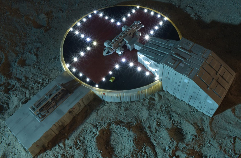 Space 1999 5.5 Inch Electronic Alpha Eagle Launch Pad with Micro Eagle Transporter, Lights and Sound - Click Image to Close