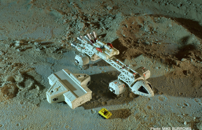 Space 1999 5.5" Micro Laboratory Eagle Transporter Diecast Replica - Click Image to Close