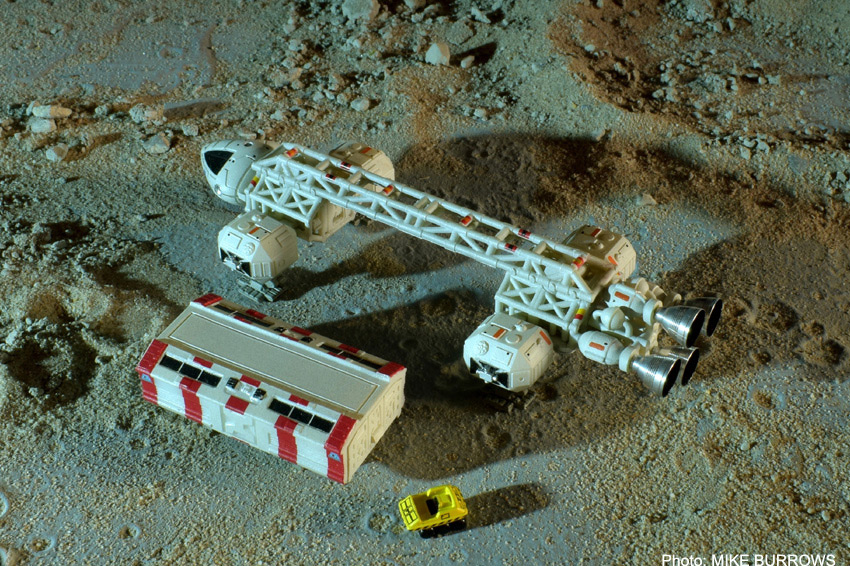 Space 1999 5.5" Micro Rescue Eagle Transporter Diecast Replica - Click Image to Close