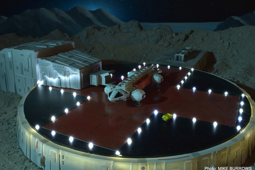 Space 1999 5.5" Micro VIP Eagle Transporter Diecast Replica - Click Image to Close