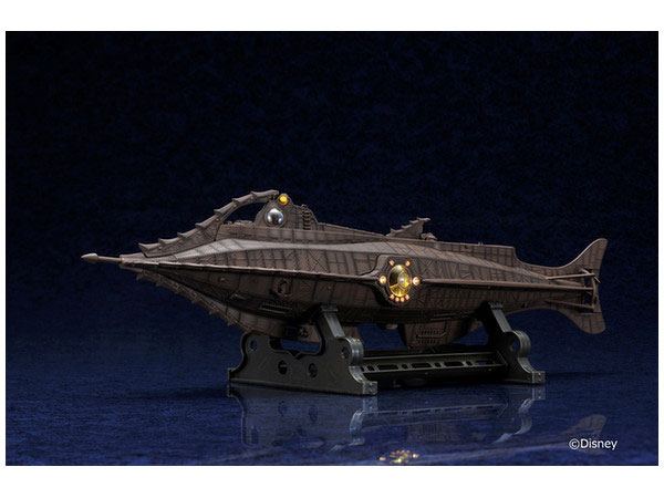 20,000 Leagues Under the Sea Nautilus 16" Diecast Lighted Display Model X-Plus - Click Image to Close