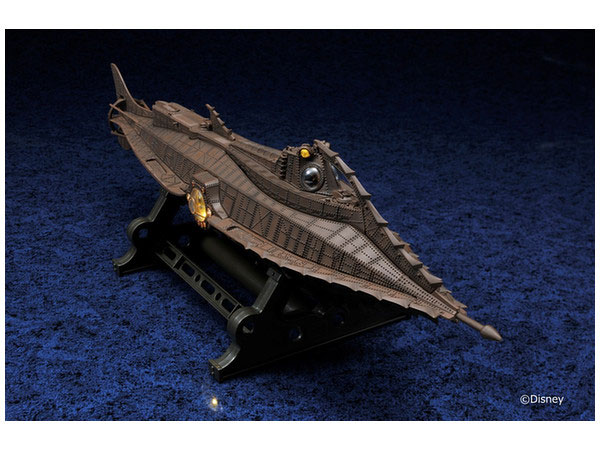 20,000 Leagues Under the Sea Nautilus 16" Diecast Lighted Display Model X-Plus - Click Image to Close