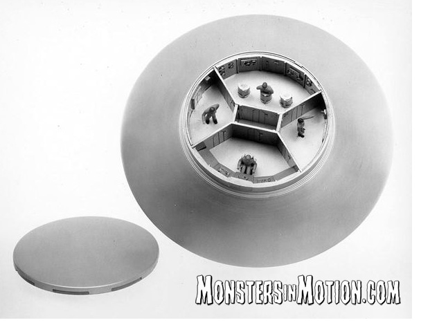 Invaders Flying Saucer U.F.O. 1/72 Scale Model Kit Deluxe Aurora Atlantis Re-Issue with Clear Lights and Dome ORIGINAL BOX - Click Image to Close