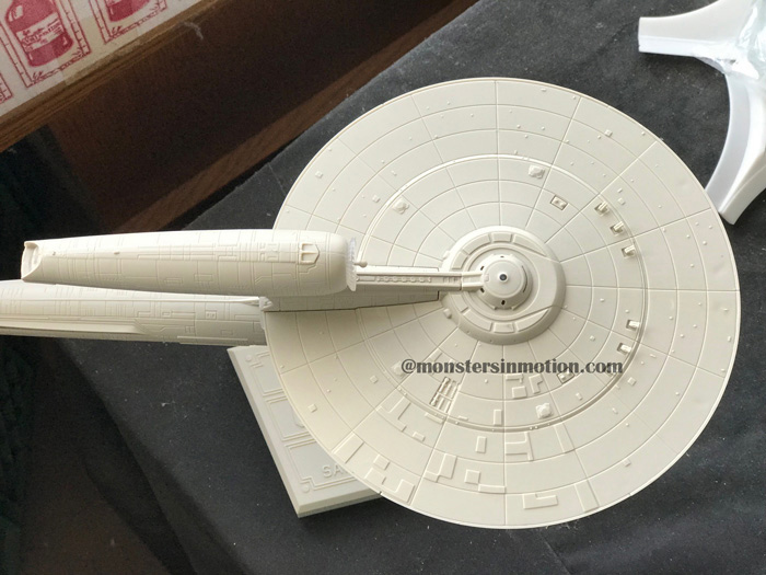 Star Trek U.S.S. Kelvin Starship 1/1000 Scale Model Kit - Click Image to Close