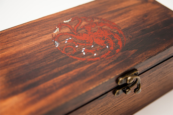 Game of Thrones Dragon Egg Prop Replica Set in Wooden Box Targaryen Edition - Click Image to Close